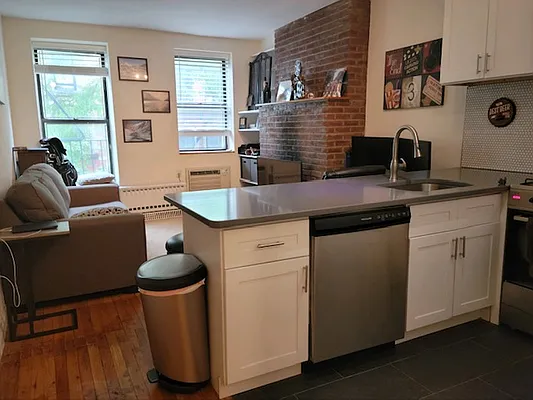 Rented by Chartwell Manhattan Realty | media 15