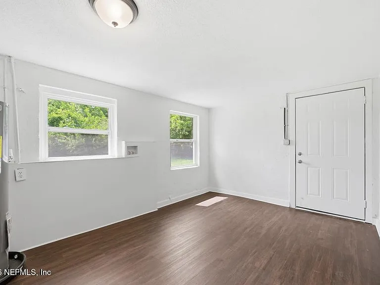 1823 W 44th St — Photo 12