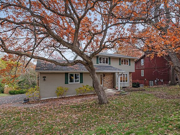 3rd image of 5411 Matterhorn Dr NE