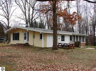 8567 W Saint Charles Rd, Sumner, MI 48889