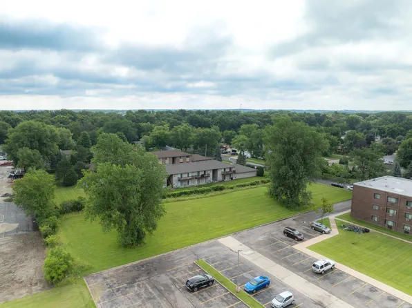 600 Central Parkway Rd #A, Woodstock, IL 60098
