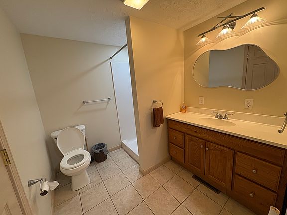 5th image of 819 Maria Julian Ln