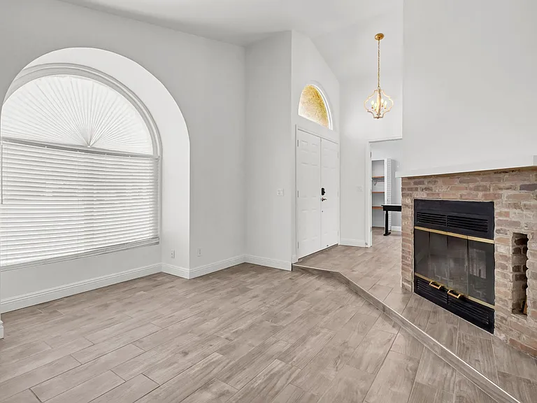 3945 E Salinas St — Photo 17