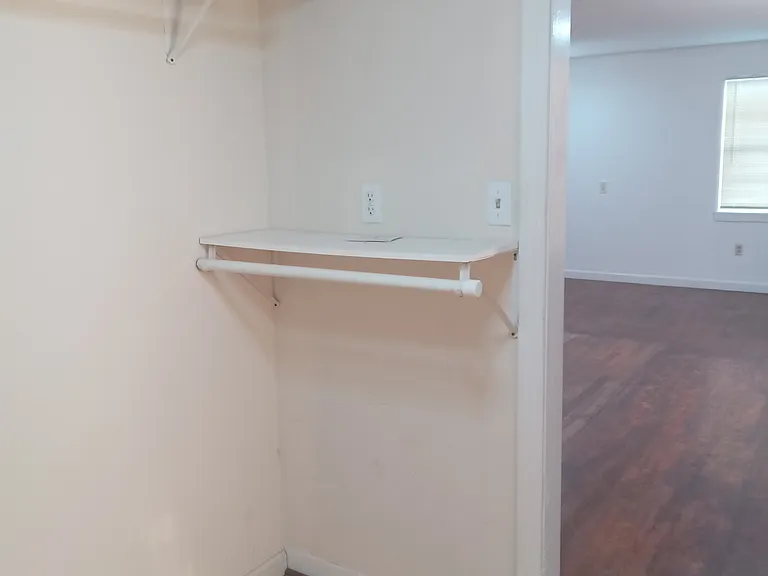 207 E Grand Ave #A — Photo 12