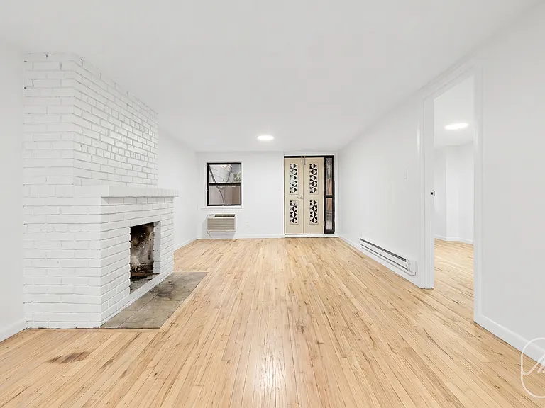313 W 29th St #B — Photo 1