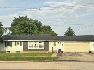 215 N Pearl St, Teutopolis, IL 62467
