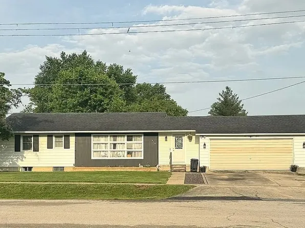 215 N Pearl St, Teutopolis, IL 62467