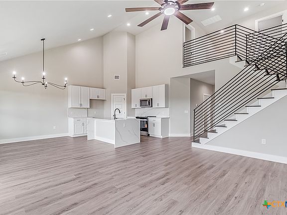 2nd image of 2109 Park View Dr