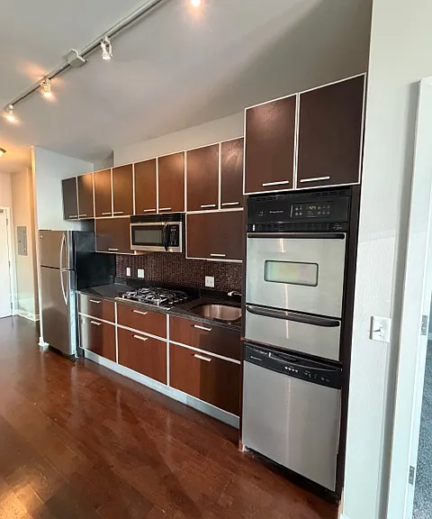660 W Wayman St #301 — Photo 1