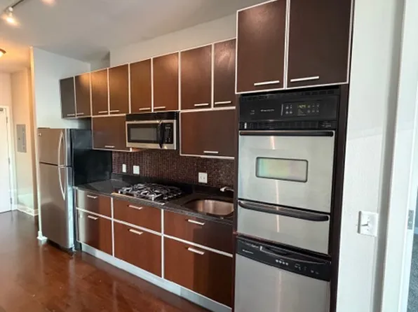660 W Wayman St Unit 301, Chicago, IL 60661