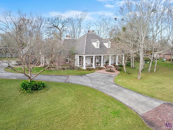 4th image of 18675 Saint Andrews Ct W