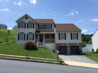 21 Crestview Dr, Sinking Spring, PA 19608