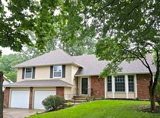 5527 NW Raintree Dr, Kansas City, MO 64152