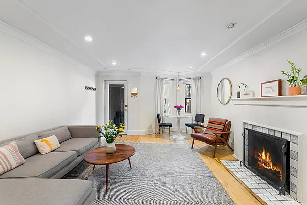 Sold by Dwell Residential Inc | media 10