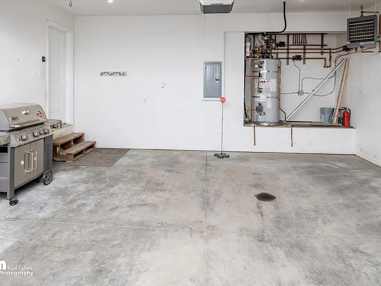 2895 S Avalon Cir — Photo 31