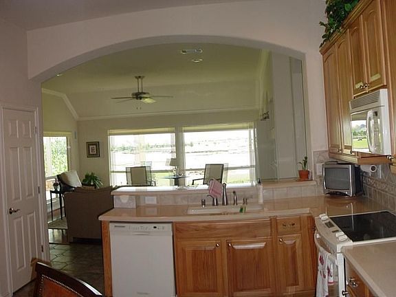 3rd image of 9709 Pinewood Dr