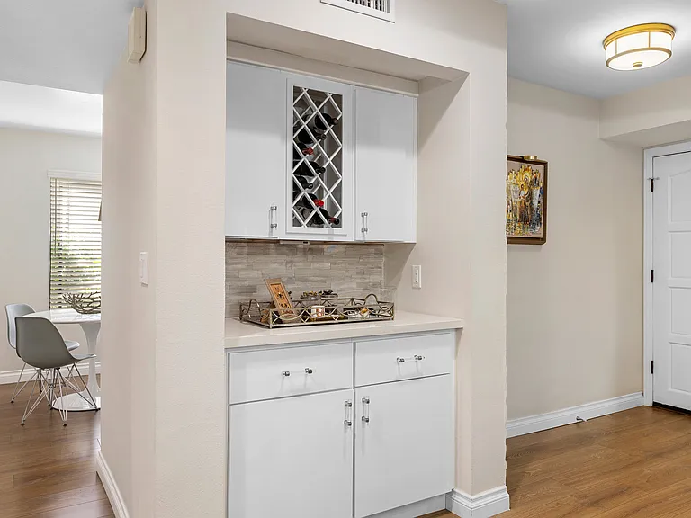 236 N Louise St #109 — Photo 11