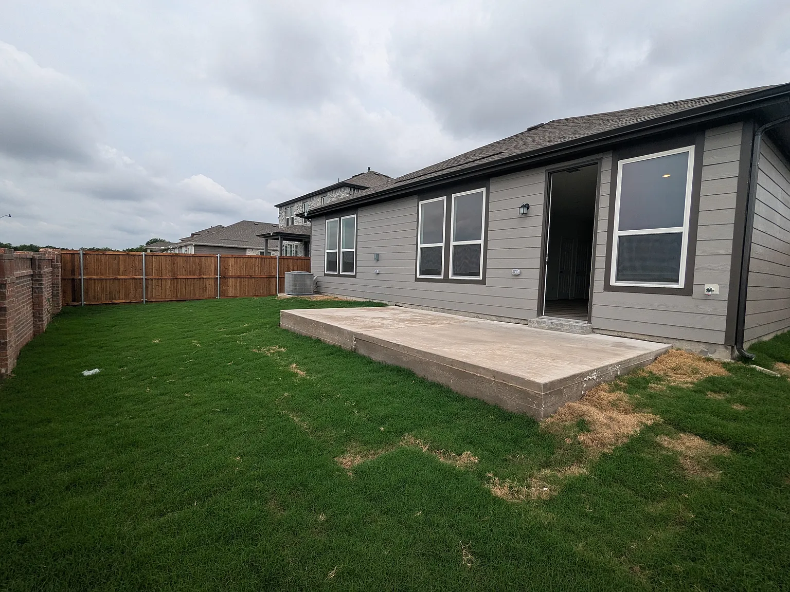425 Princewood Dr — Photo 3