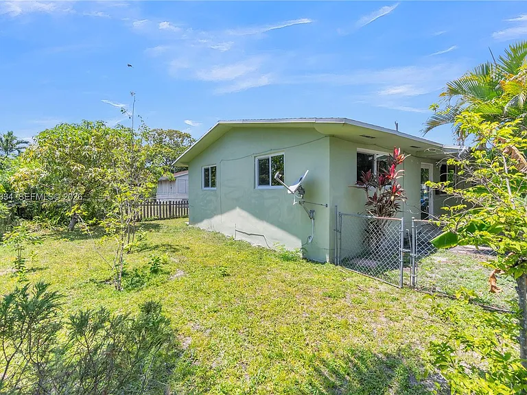 1730 NW 55th Ter #1730 — Photo 34