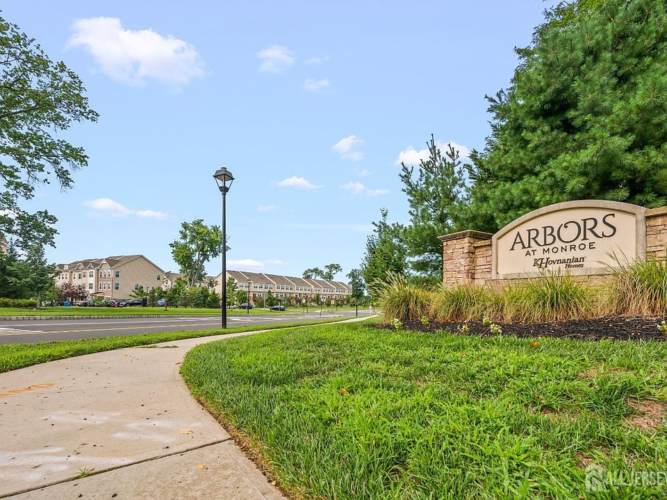 1st image of 7 Larkspur Ln