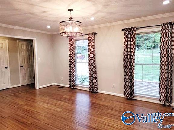 5th image of 716 Versailles Dr SE