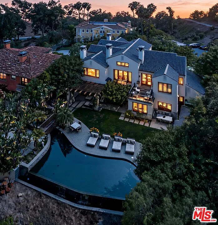 5 bed, 5.5 bath, 6680 sqft, $35,000 — Photo 3