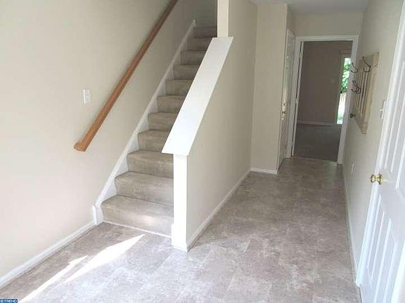 3rd image of 16 Brittany Ln