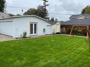 22021 Dumetz Rd, Woodland Hills, CA 91364