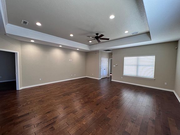 3rd image of 1501 Club Dr