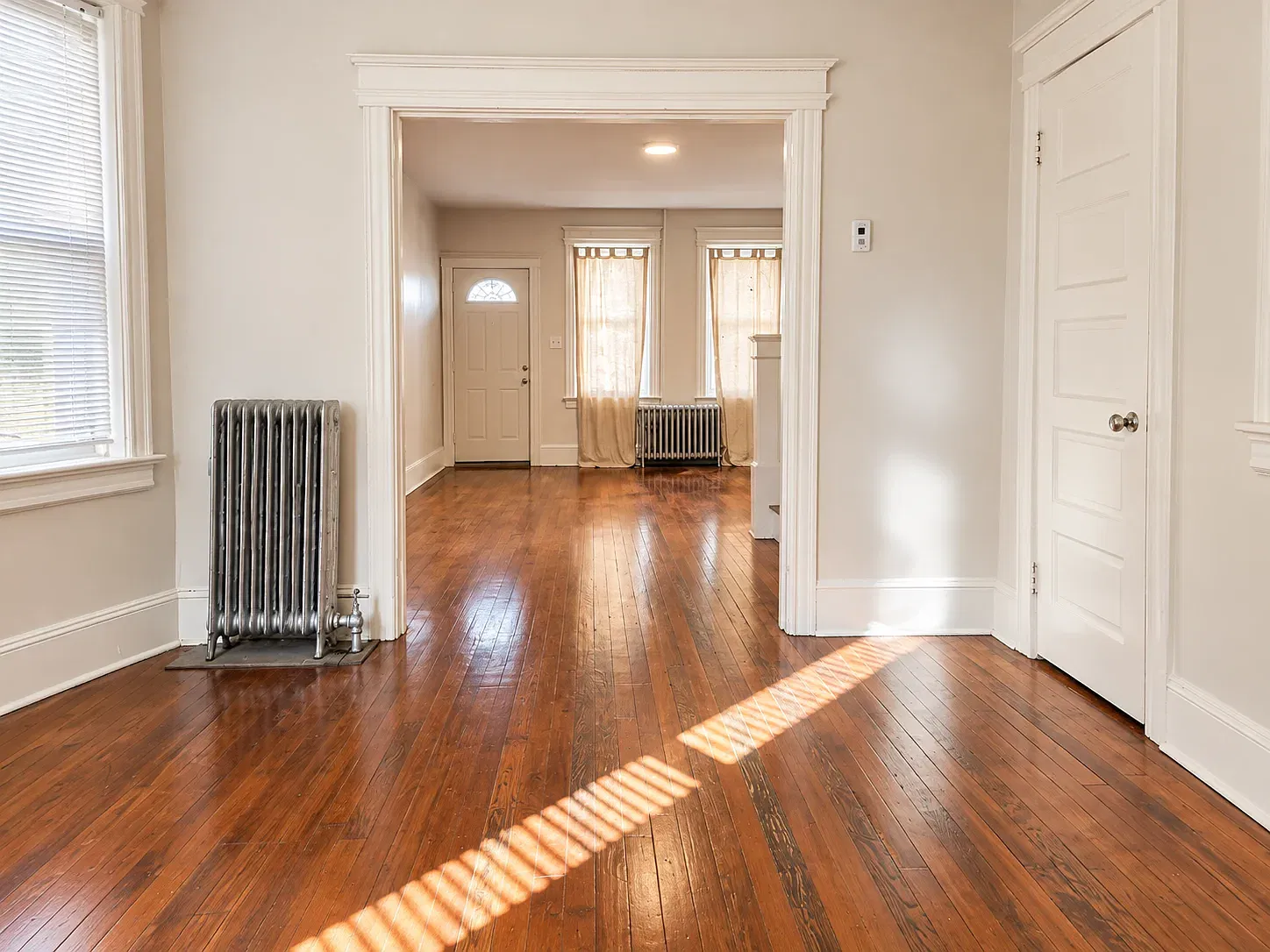 5 bed, 1.5 bath, 1504 sqft, $2,000 — Photo 3