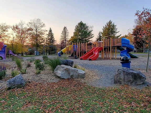 5th image of Sunnyside Dr #183