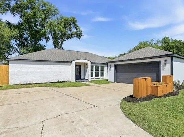 1722 Cherry Bend Dr, Houston, TX 77077