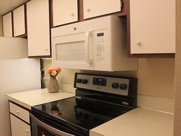 3rd image of 9905 NE 124th St APT 706