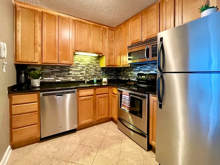 111 W Maple St #1605 — Photo 6