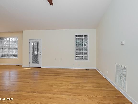 2nd image of 880 Glenfield Dr