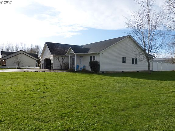 2nd image of 19810 NE 99th Ct