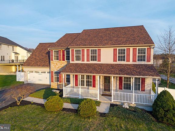 3rd image of 402 Harmony Ln