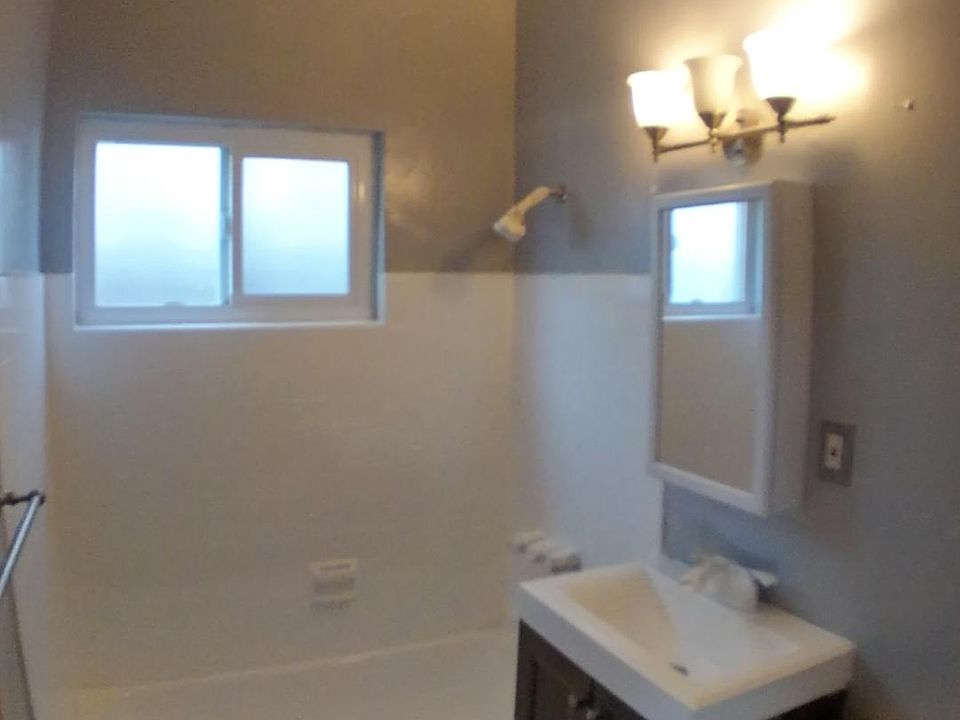 2nd image of 5471 Linden Ave APT 3