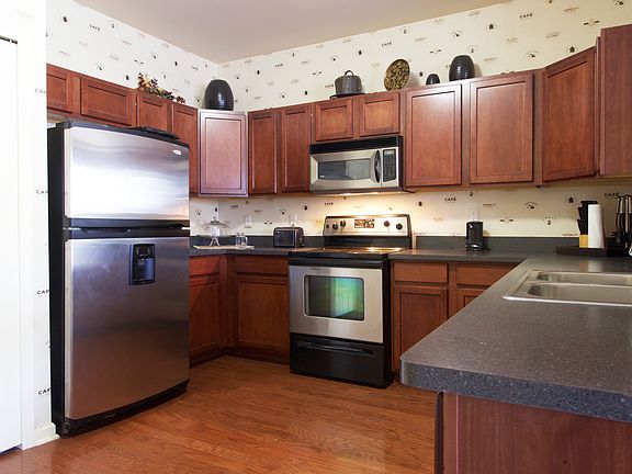 3rd image of 47523 Ormskirk Dr