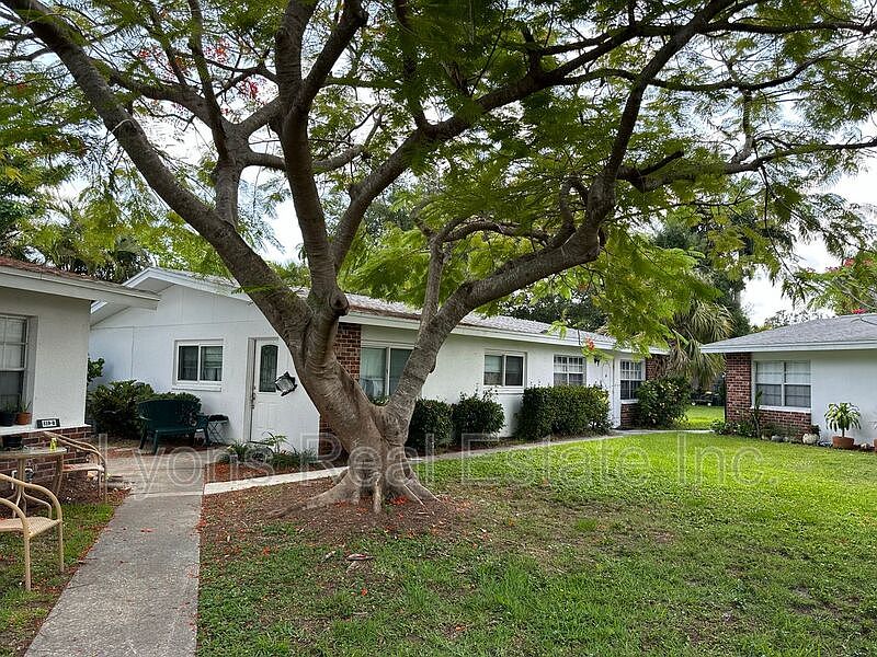 1st image of 821 Courtington Ln #2