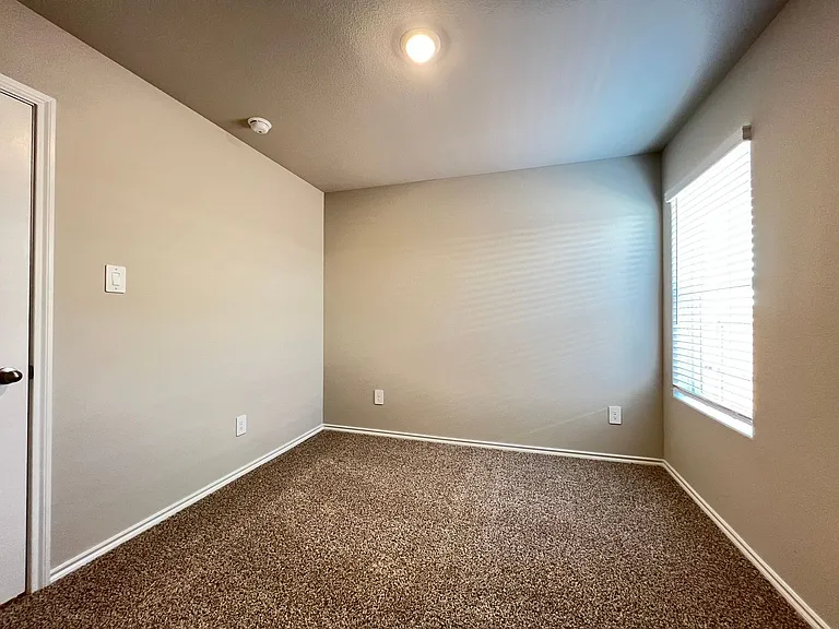 5557 Rollins Dr — Photo 12