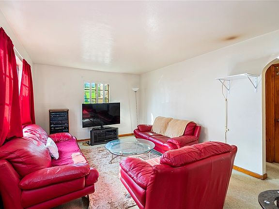3rd image of 248 Cherry St