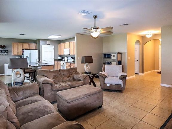 5th image of 3328 SW 14th Pl