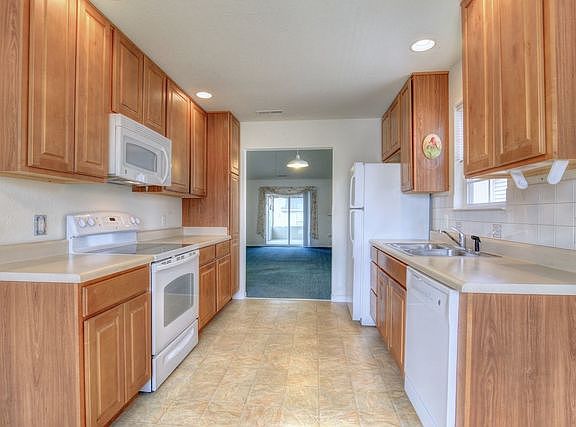 3rd image of 406 Yalow Dr