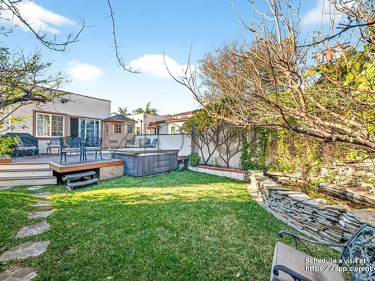 138 N Hamel Dr — Photo 38