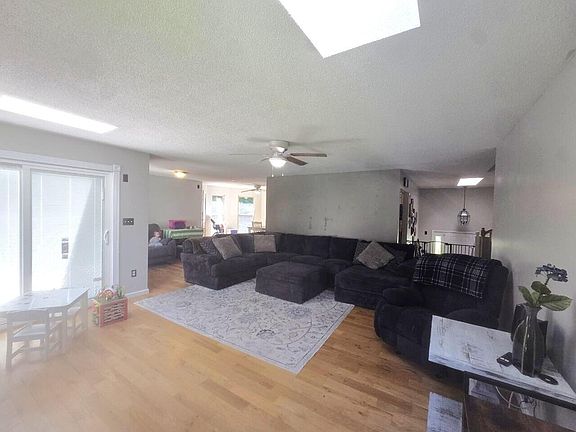 3rd image of 375 Eaton Rd