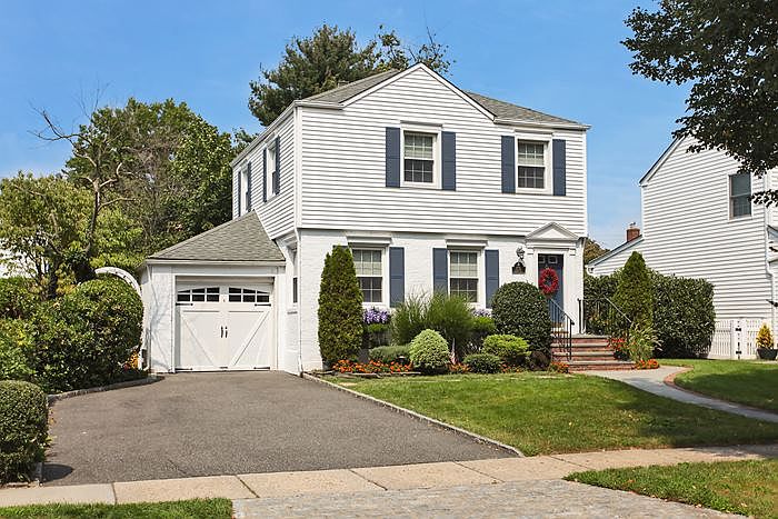 1st image of 131 Willow St