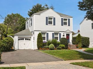 131 Willow St, Garden City, NY 11530