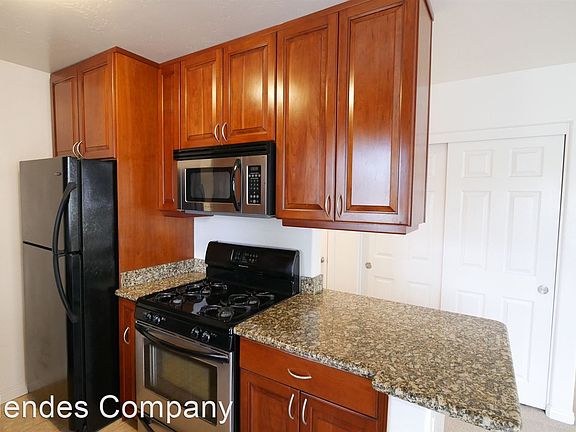 4th image of 4030 1/2 & 4032 Georgia St Unit 4032-2
