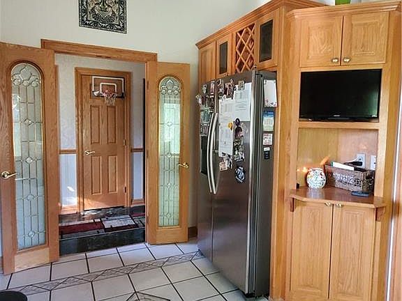 3rd image of 804 Village Dr